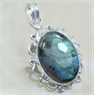 Natural Labradorite Oval Gemstone .925 Silver Antique Style Pendant